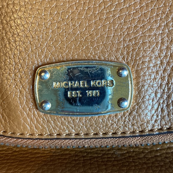 Michael Kors crossbody purse - Picture 2 of 9